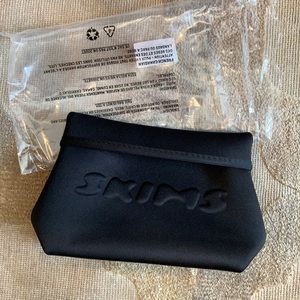 NWT SKIMS neoprene pouch